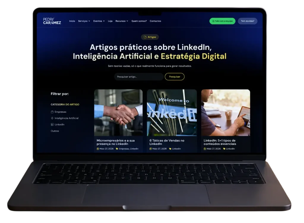 Computador portátil com a página de artigos do site do Pedro Caramez